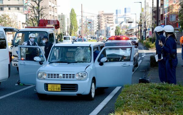 青木春奈容疑者の乗っていた車の車種は水色のラパン